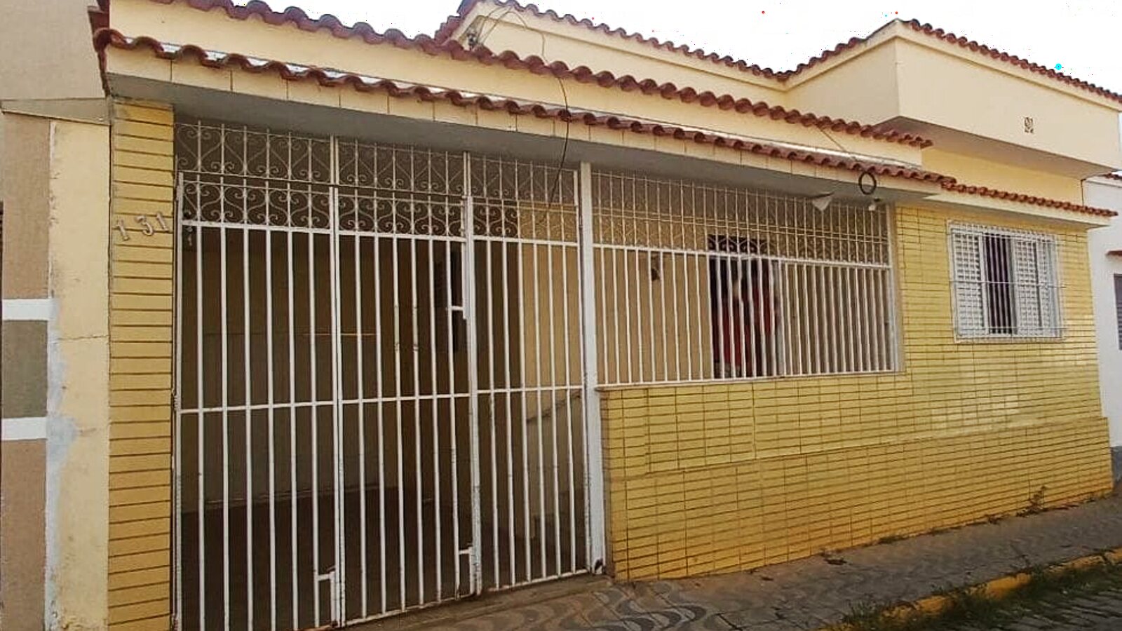 Casa de 3 quartos com edificação nos fundos em São Vicente