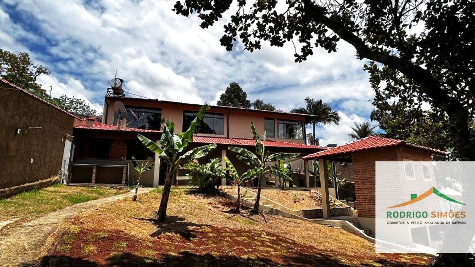 Chácara de 1.492 m² com casa e piscina nas Figueiras