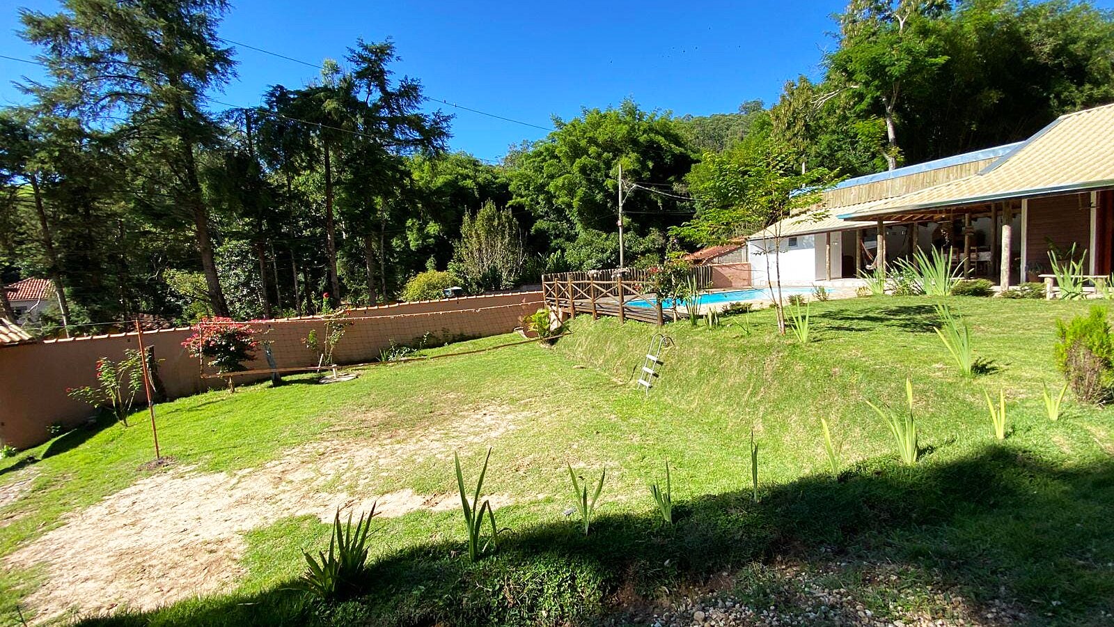 Chácara com casa de 3 quartos e piscina em São Pedro