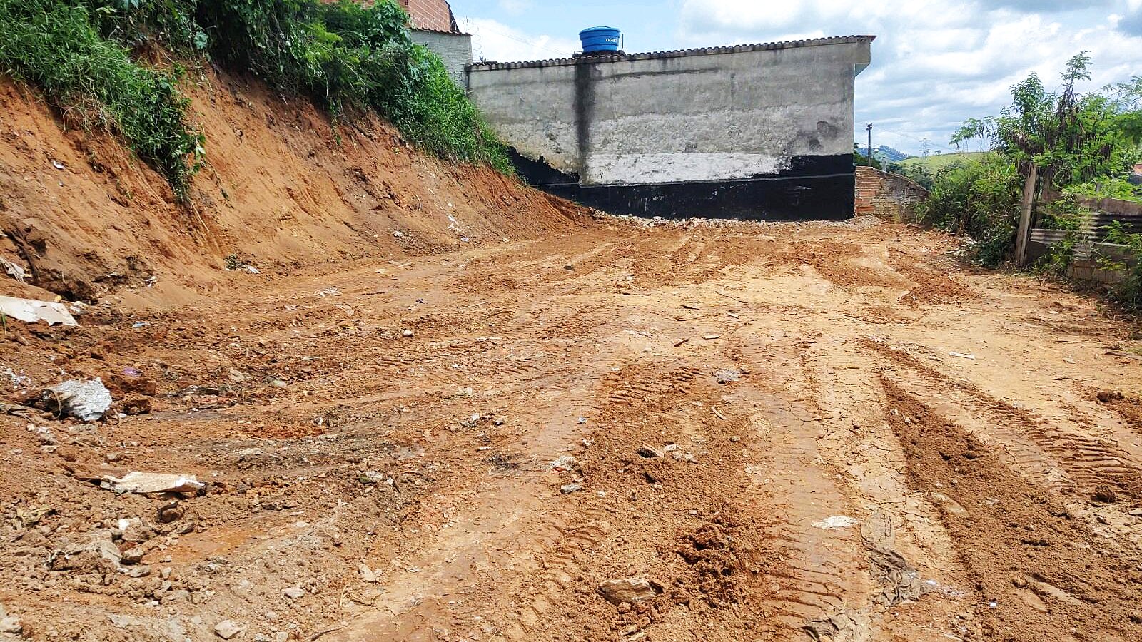 Terreno de 280 m² no Rebourgeon, com rua pavimentada