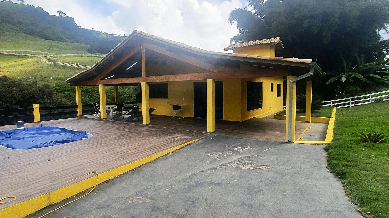 Chácara com piscina em Santa Rita de Cássia