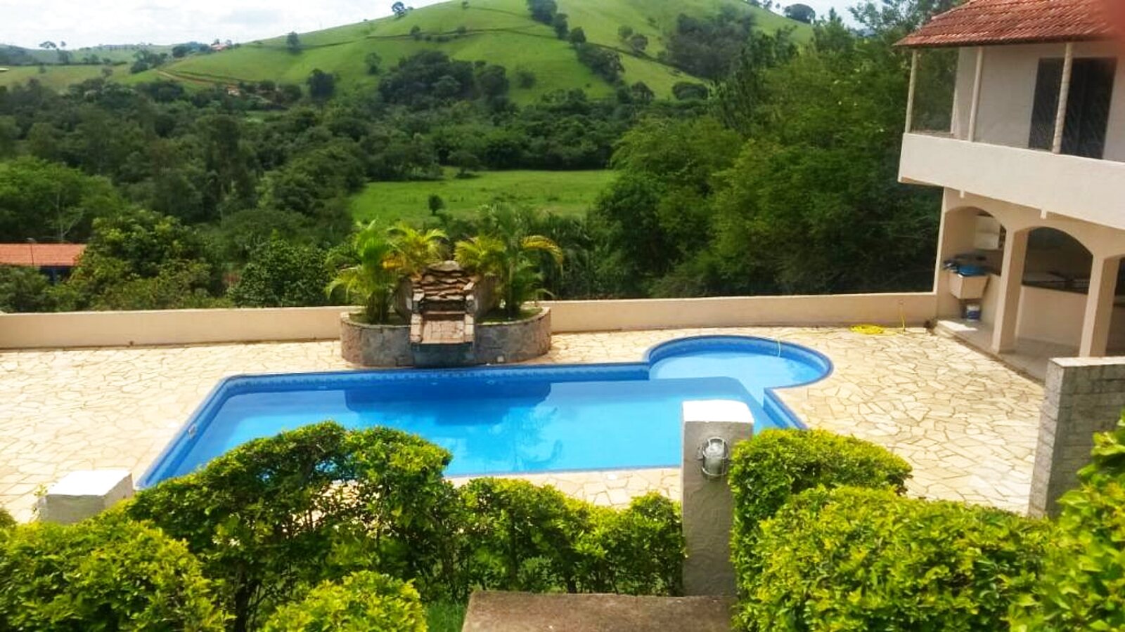 Sítio com 46.464 m² em Mourão