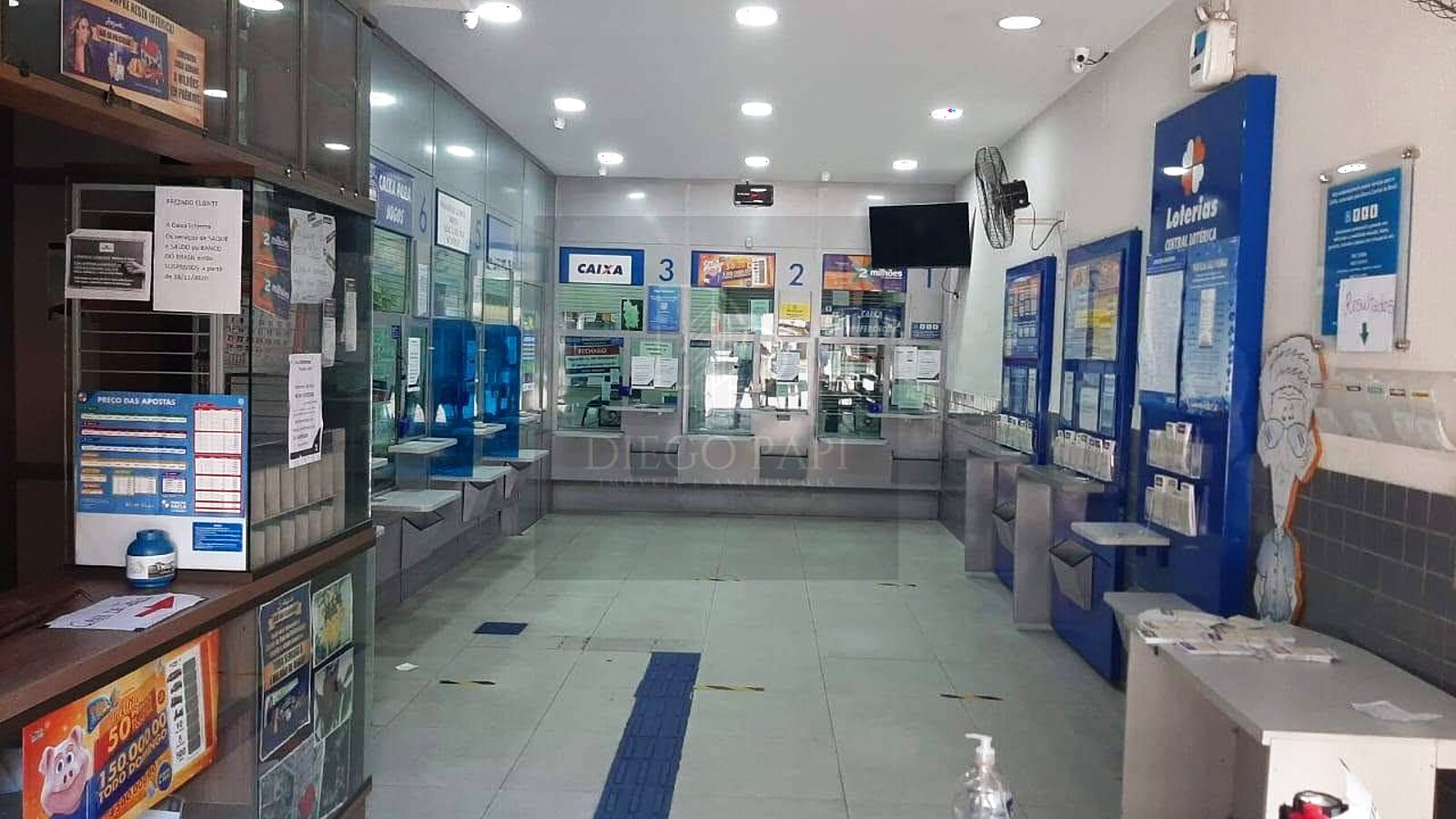 Imóvel comercial de 141,53 m² construídos