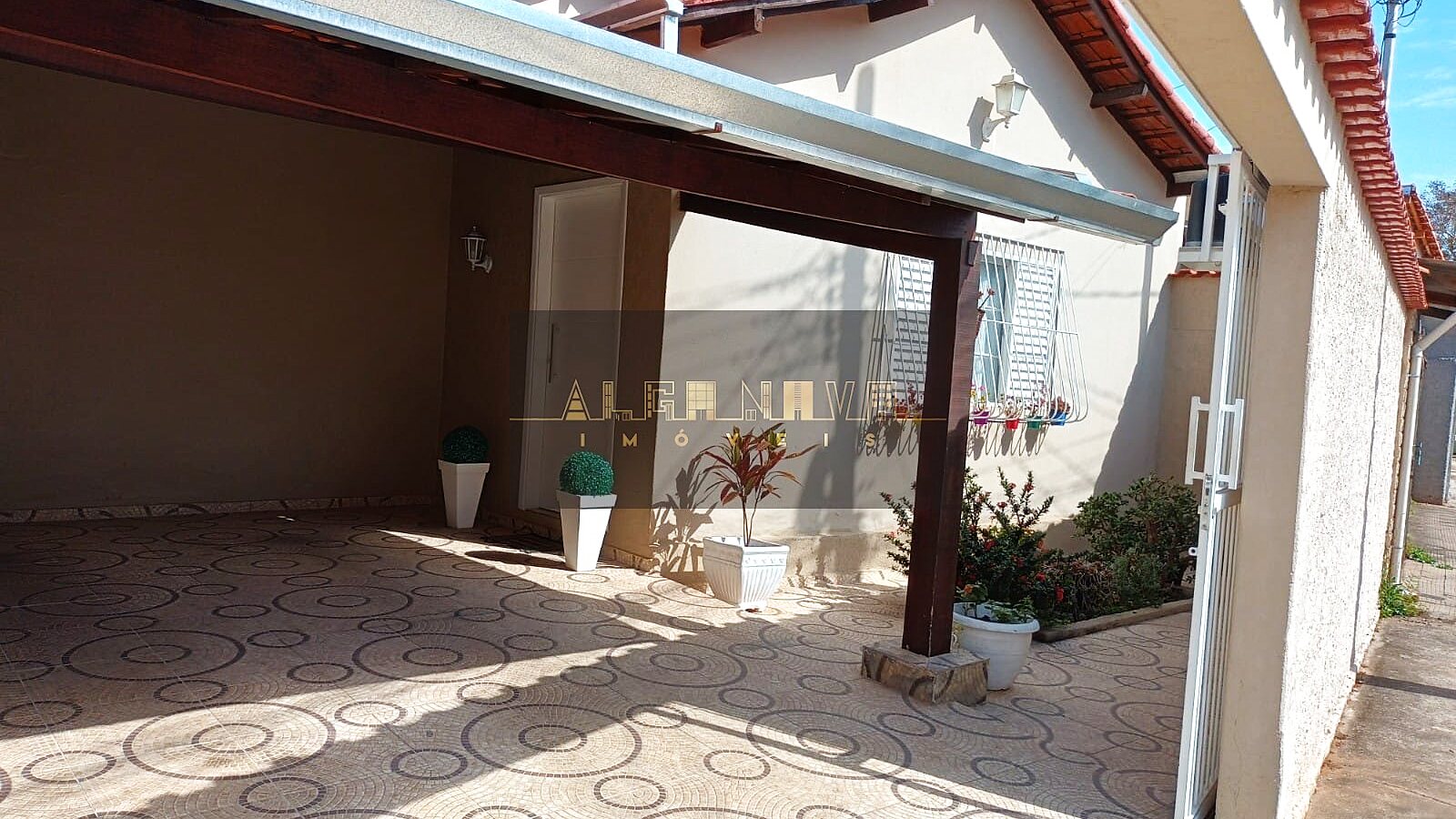 Casa de 3 quartos em lote de 189 m² em Santa Rita de Cássia