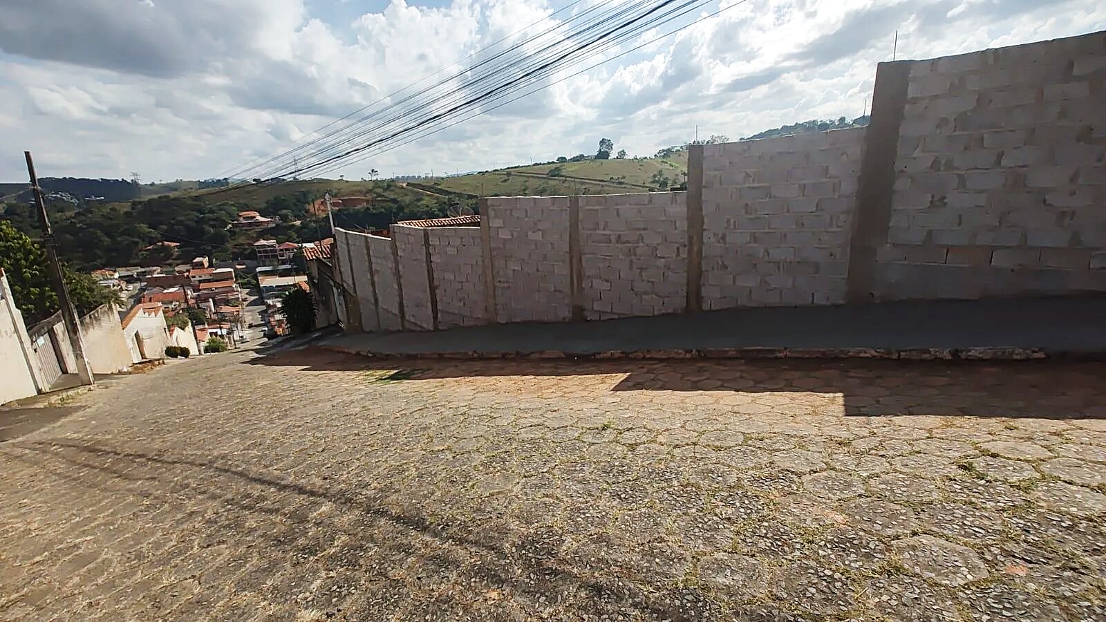 Terreno de esquina de 368 m² no Jardim Bernadete