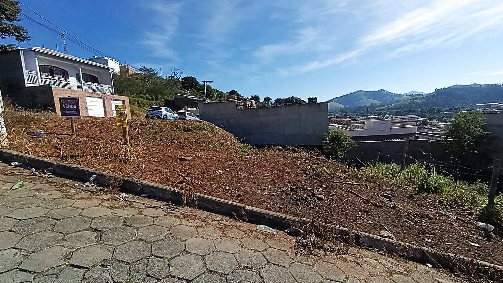 Lote de esquina de 209,45 m² na Colina Verde